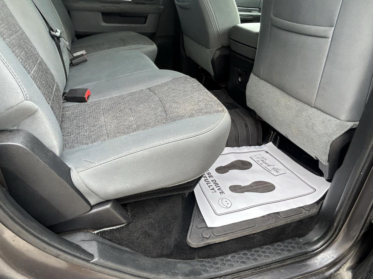 RAM 1500 4WD Crew Cab 140.5" Outdoorsman 2016