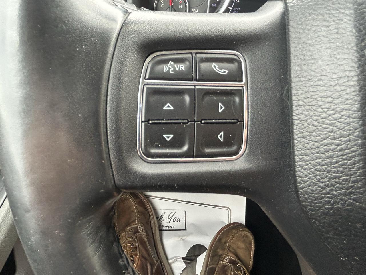 RAM 1500 4WD Crew Cab 140.5" Outdoorsman 2016