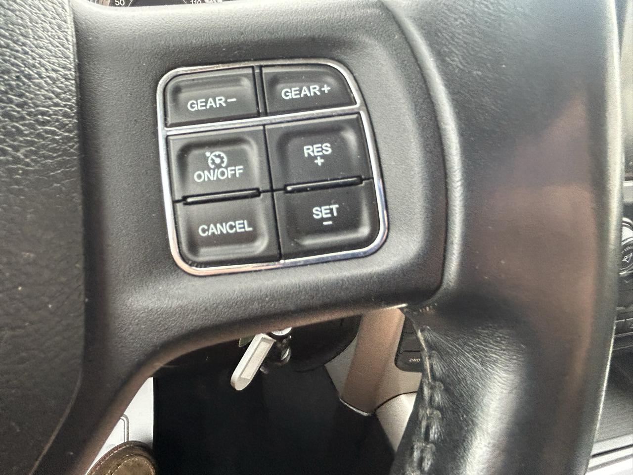 RAM 1500 4WD Crew Cab 140.5" Outdoorsman 2016