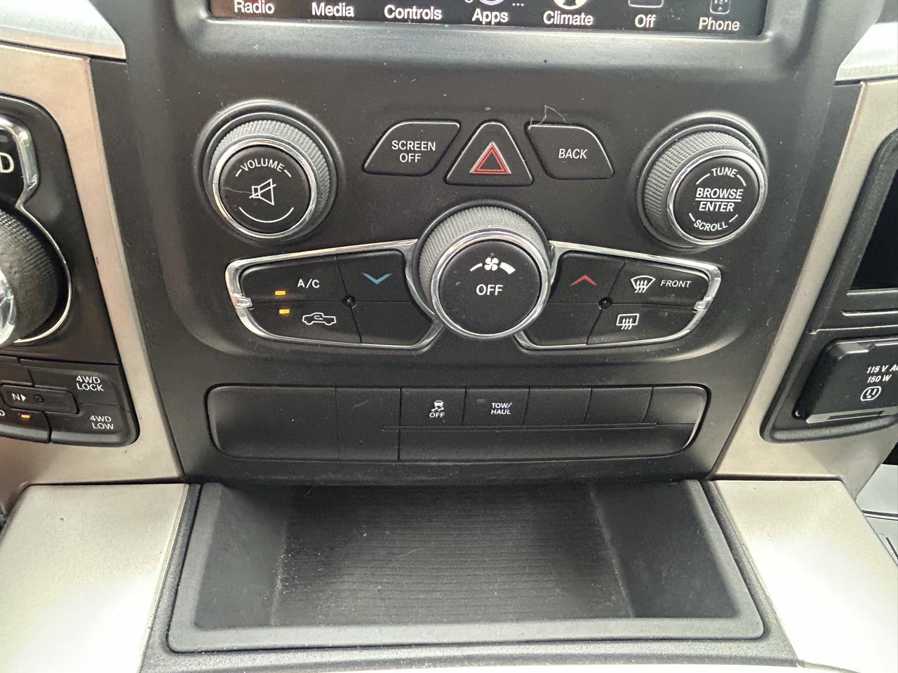 RAM 1500 4WD Crew Cab 140.5" Outdoorsman 2016