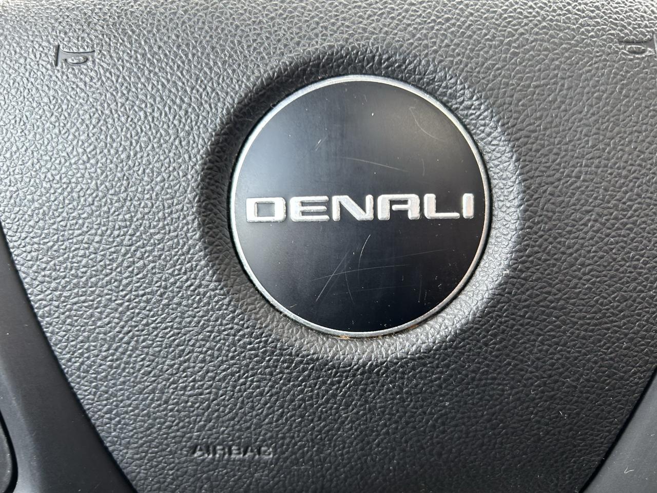 GMC Acadia AWD 4dr Denali 2011