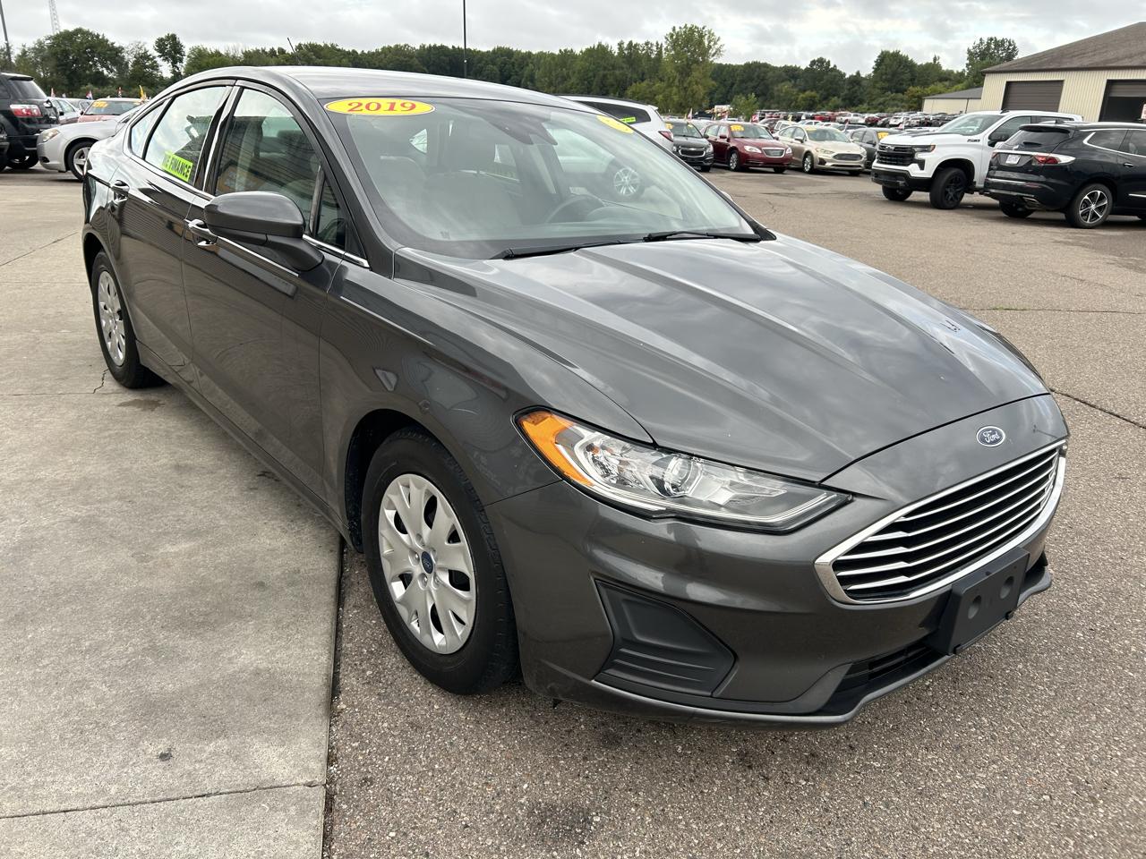 Ford Fusion S FWD 2019