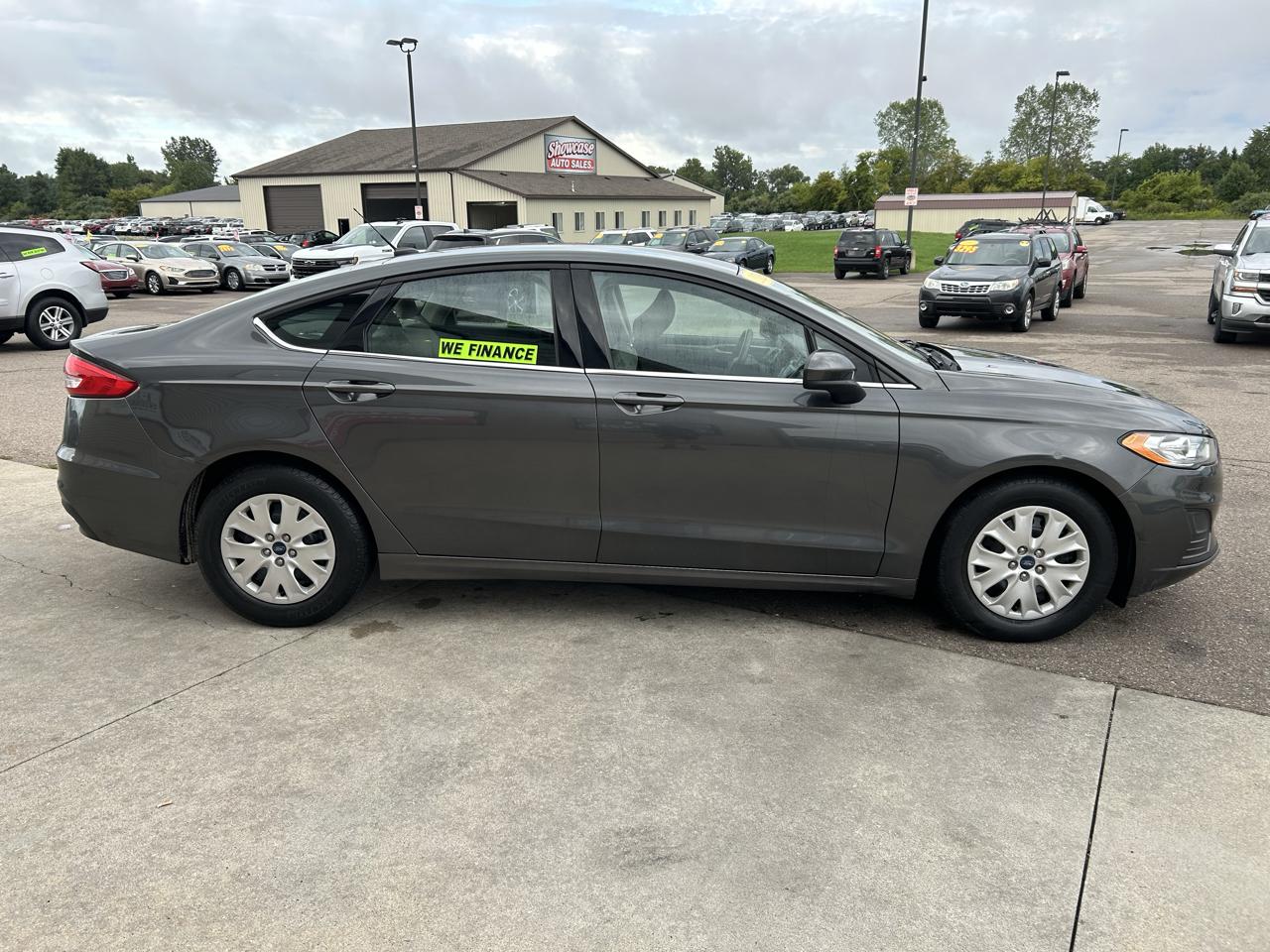 Ford Fusion S FWD 2019