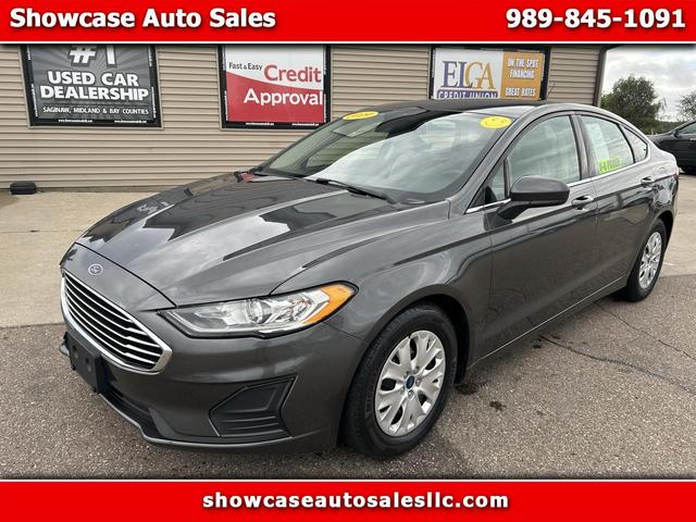 Gray 2019 Ford Fusion Sedan Front-Wheel Drive Automatic