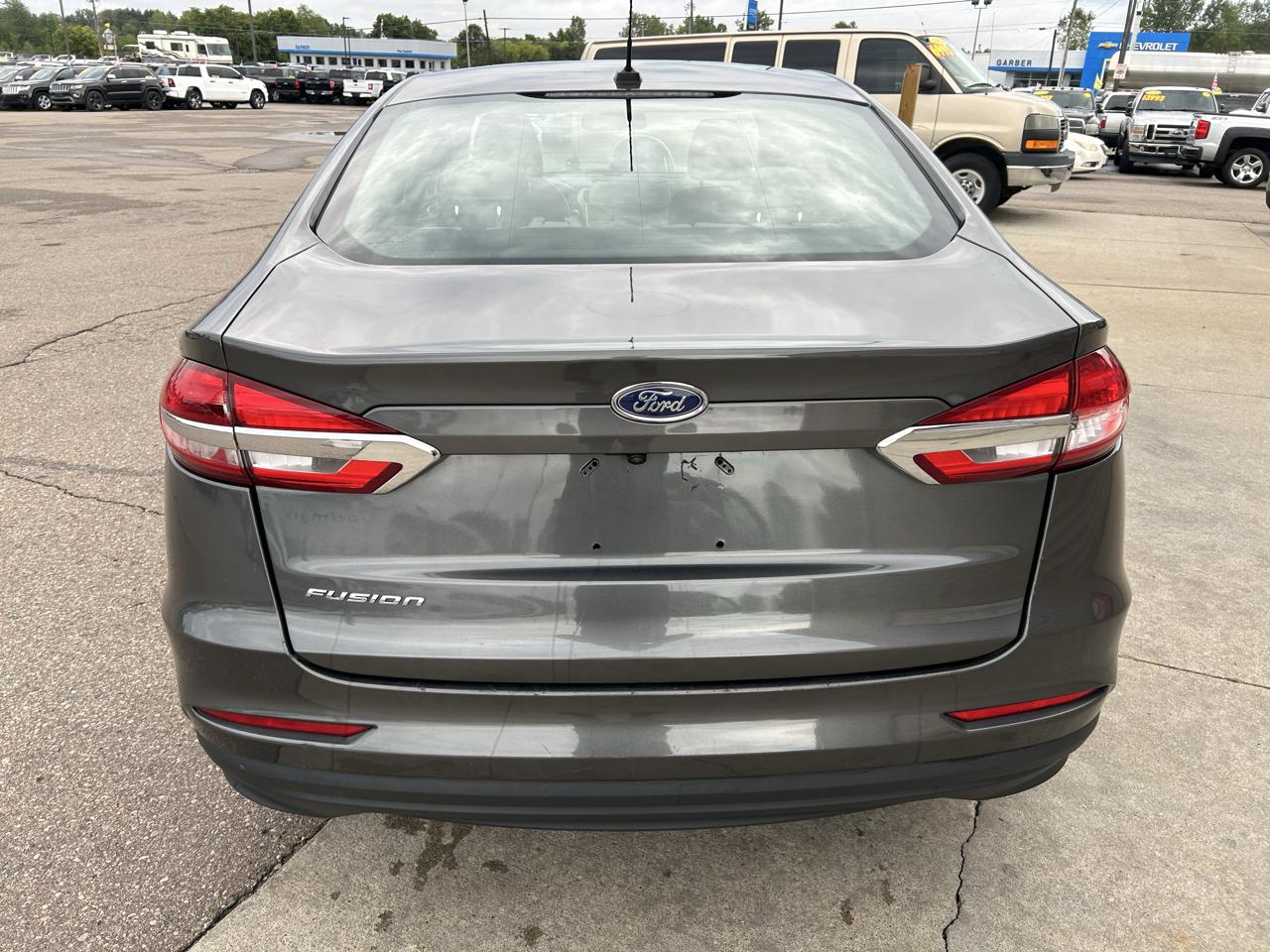 Ford Fusion S FWD 2019
