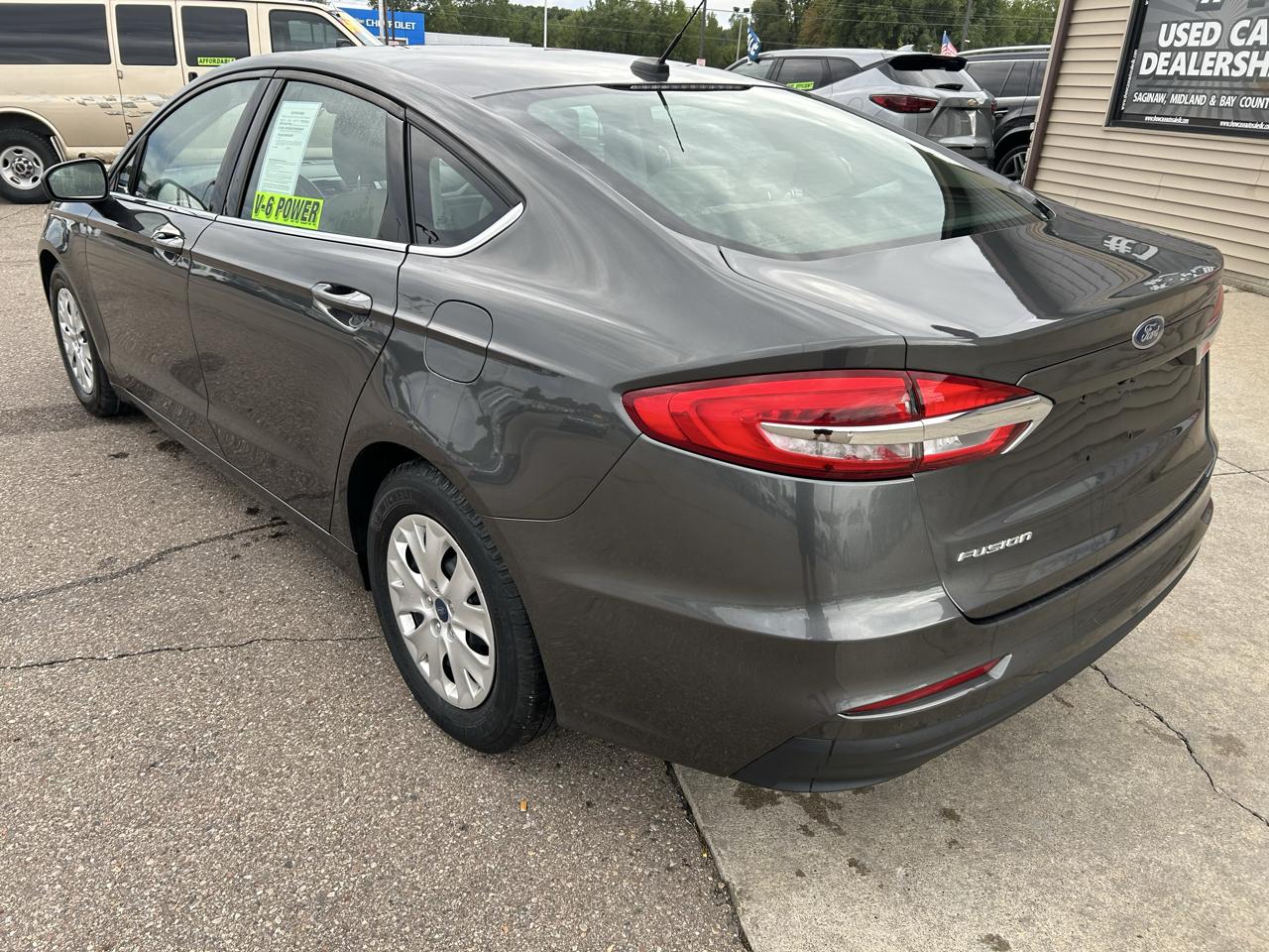 Ford Fusion S FWD 2019