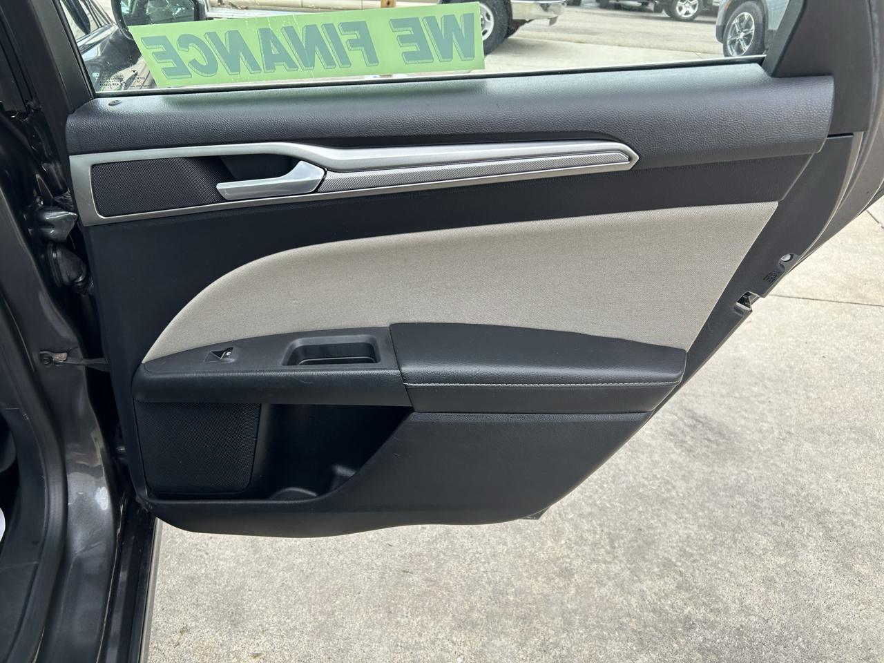 Ford Fusion S FWD 2019
