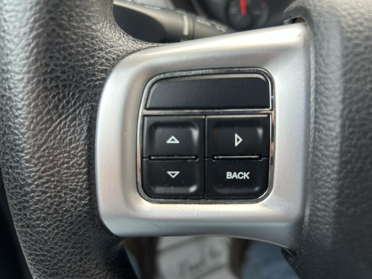 Dodge Charger 4dr Sdn SE RWD 2012