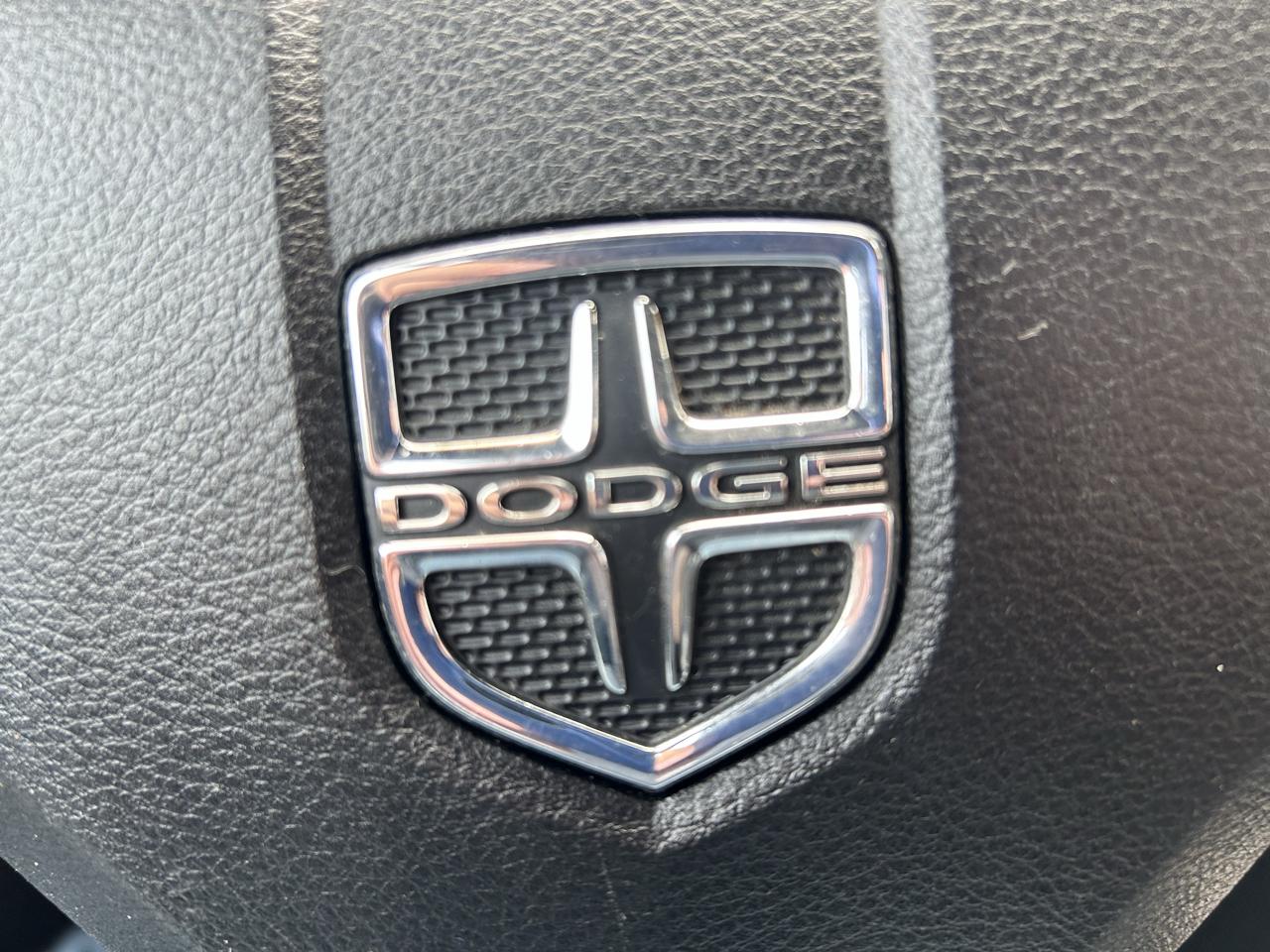 Dodge Charger 4dr Sdn SE RWD 2012