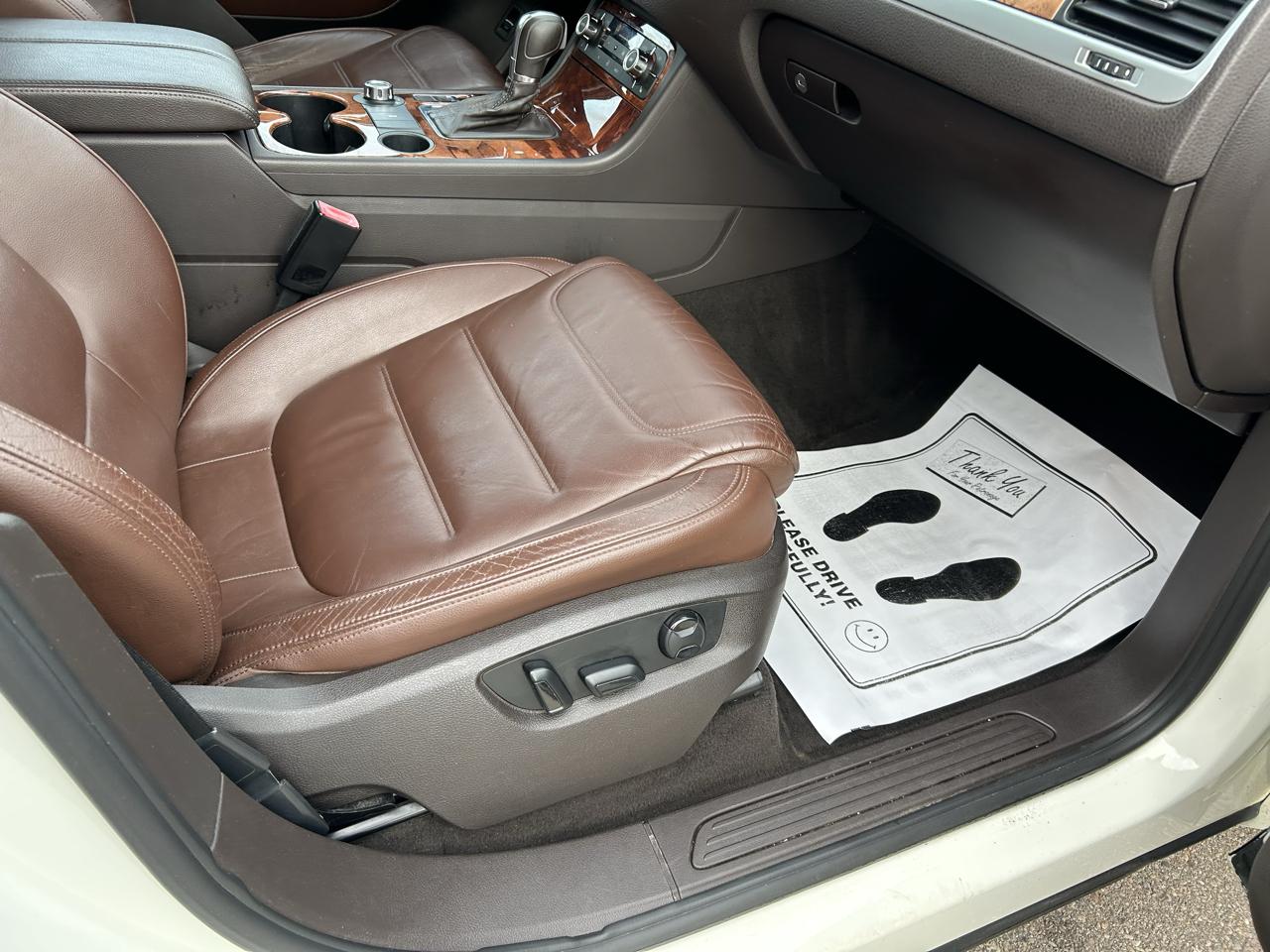 Volkswagen Touareg 4dr VR6 Sport w/Nav 2012
