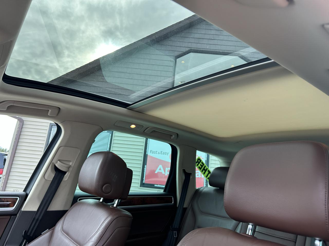 Volkswagen Touareg 4dr VR6 Sport w/Nav 2012