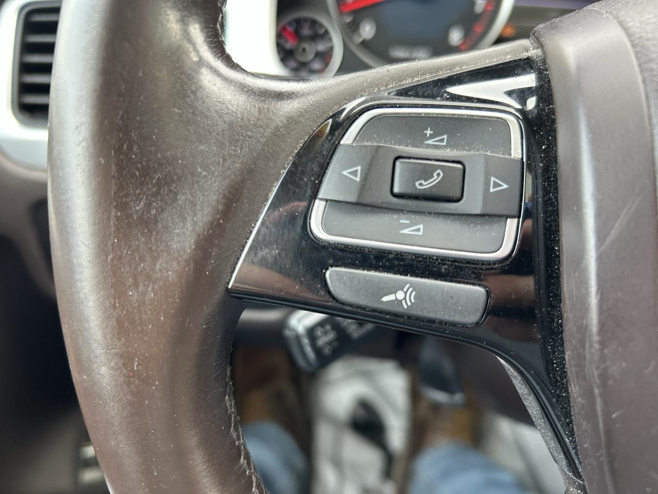 Volkswagen Touareg 4dr VR6 Sport w/Nav 2012