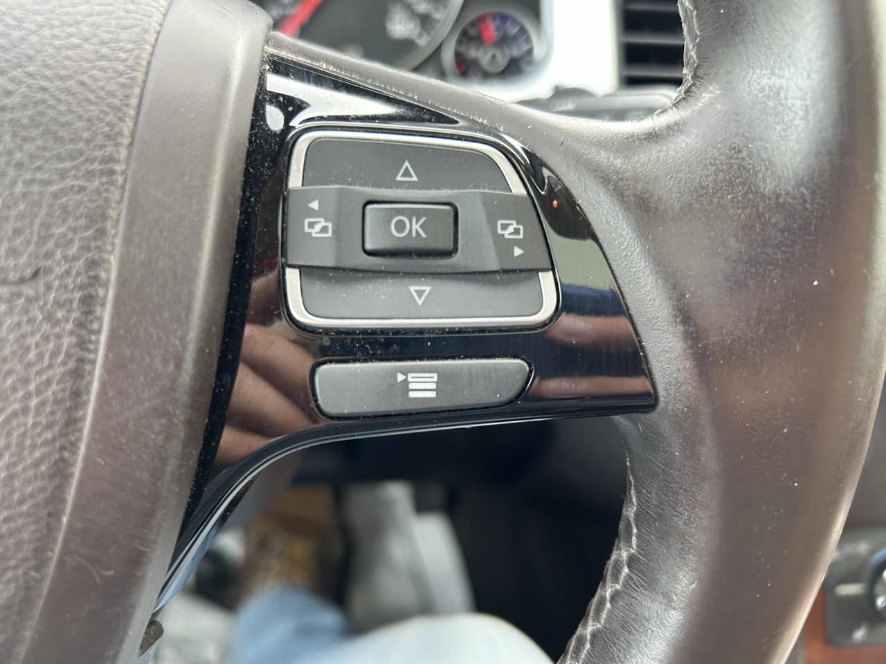 Volkswagen Touareg 4dr VR6 Sport w/Nav 2012