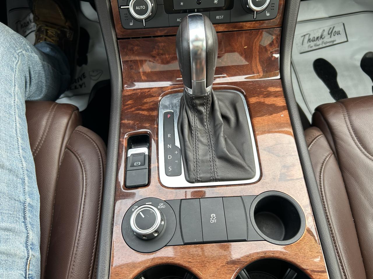 Volkswagen Touareg 4dr VR6 Sport w/Nav 2012