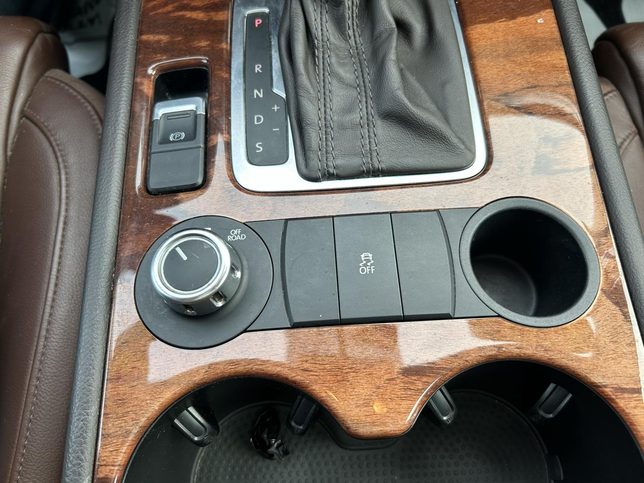 Volkswagen Touareg 4dr VR6 Sport w/Nav 2012