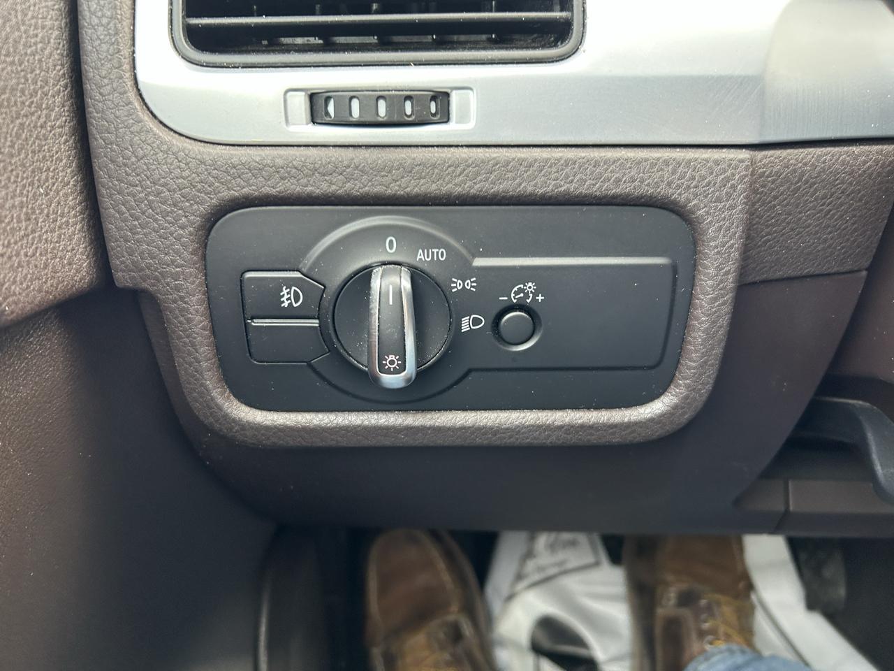 Volkswagen Touareg 4dr VR6 Sport w/Nav 2012