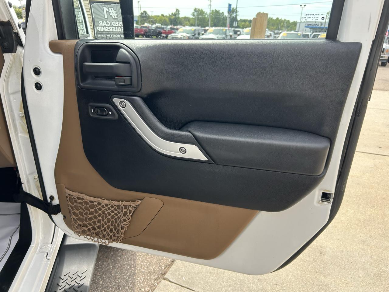 Jeep Wrangler 4WD 2dr Sahara 2012