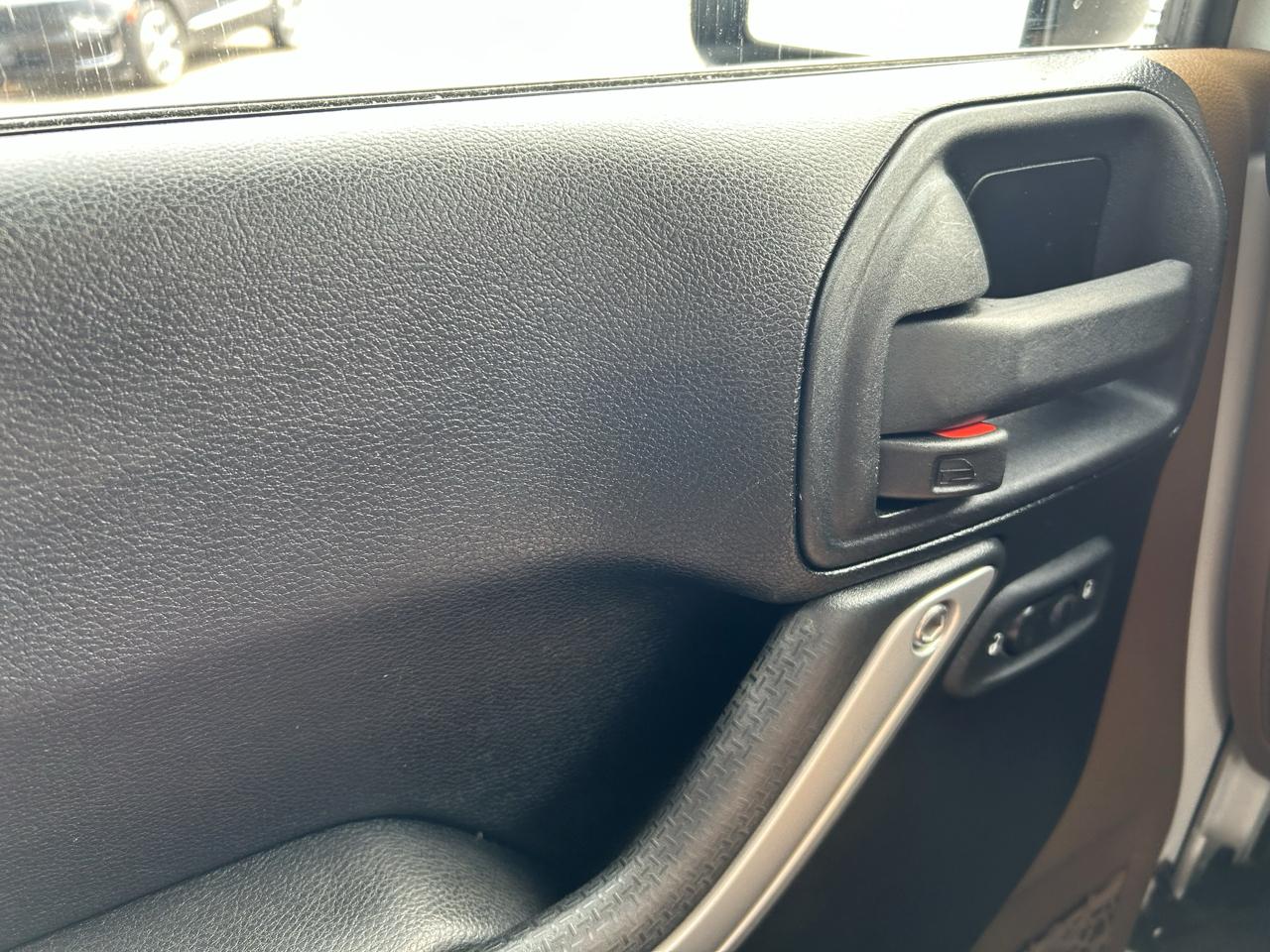 Jeep Wrangler 4WD 2dr Sahara 2012