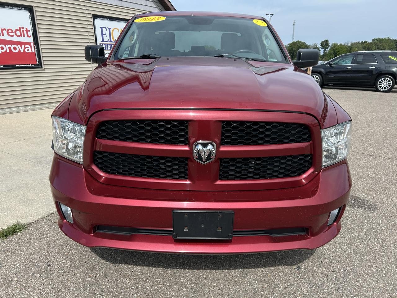 RAM 1500 4WD Quad Cab 140.5" Express 2013