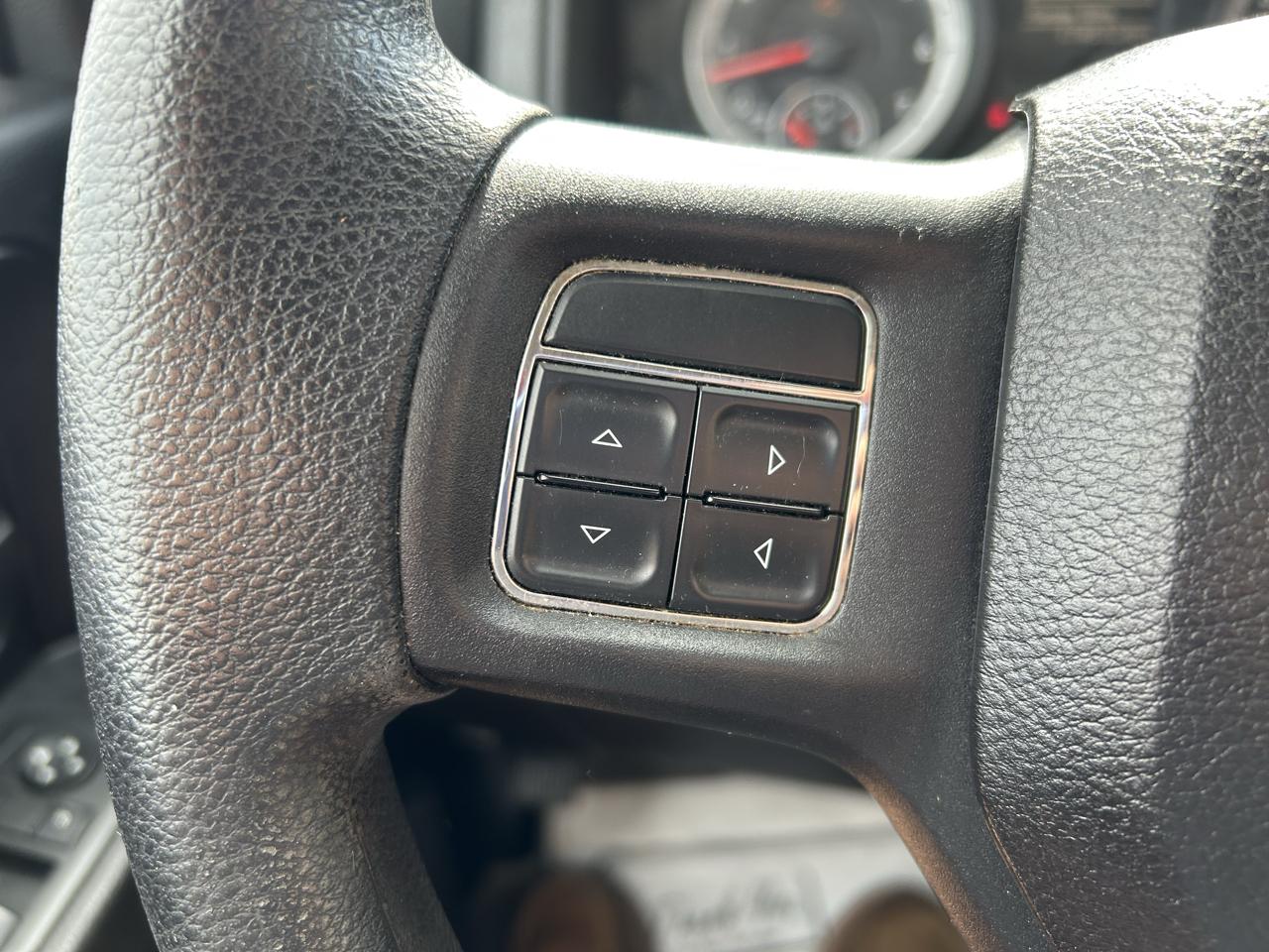 RAM 1500 4WD Quad Cab 140.5" Express 2013