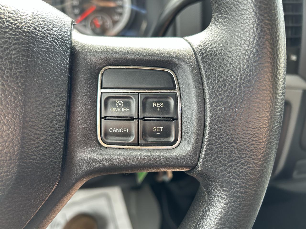 RAM 1500 4WD Quad Cab 140.5" Express 2013