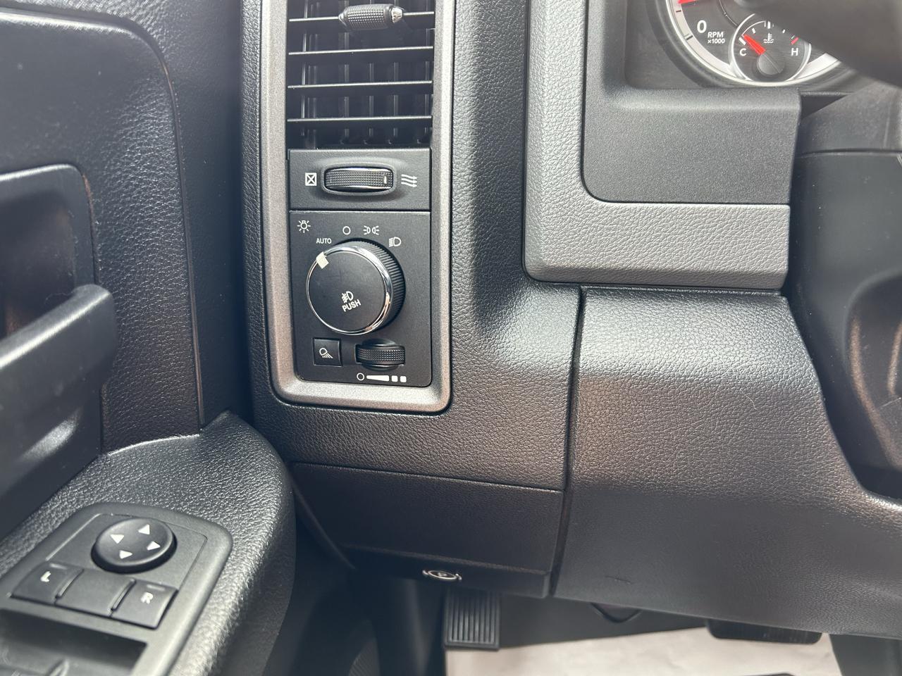 RAM 1500 4WD Quad Cab 140.5" Express 2013