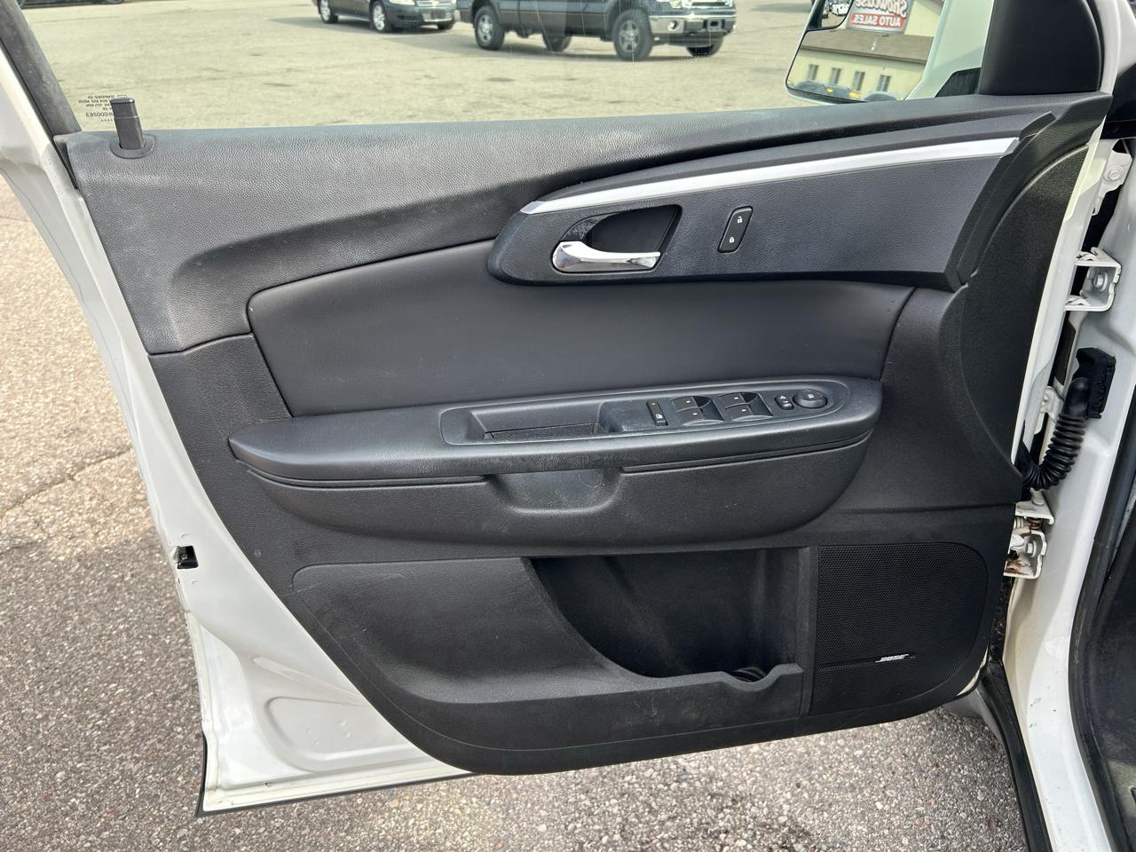 Chevrolet Traverse FWD 4dr LT w/2LT 2011