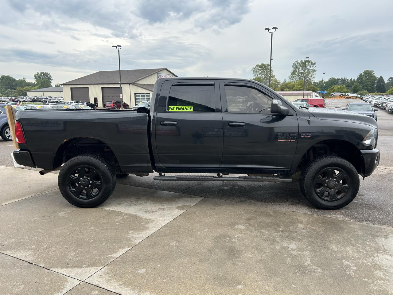 RAM 2500 Big Horn 4x4 Crew Cab 6'4" Box 2017
