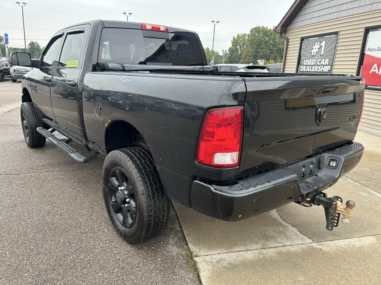 RAM 2500 Big Horn 4x4 Crew Cab 6'4" Box 2017