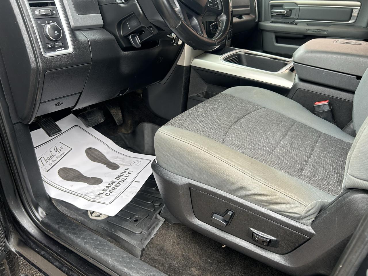 RAM 2500 Big Horn 4x4 Crew Cab 6'4" Box 2017