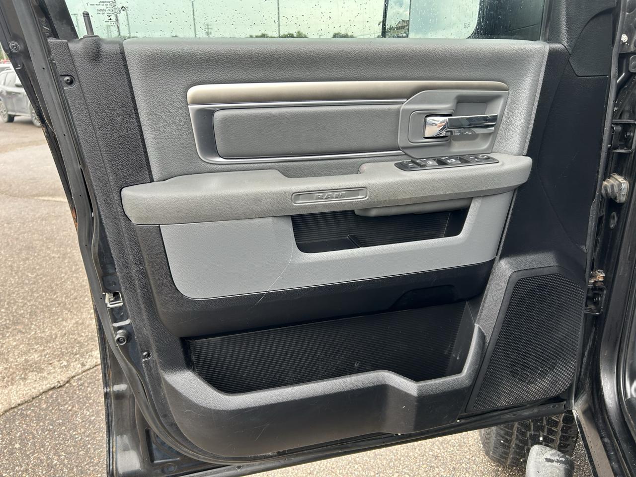 RAM 2500 Big Horn 4x4 Crew Cab 6'4" Box 2017