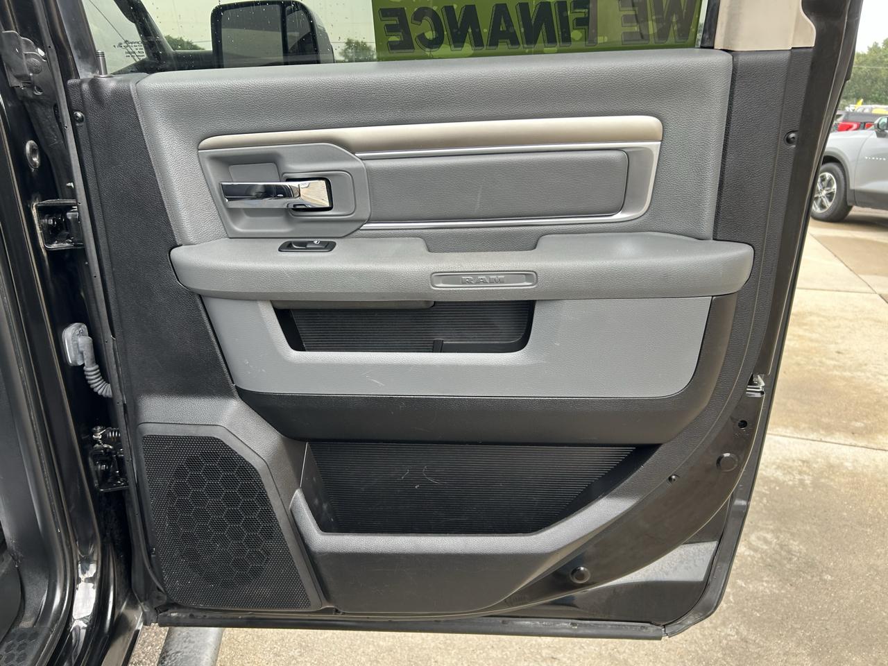 RAM 2500 Big Horn 4x4 Crew Cab 6'4" Box 2017