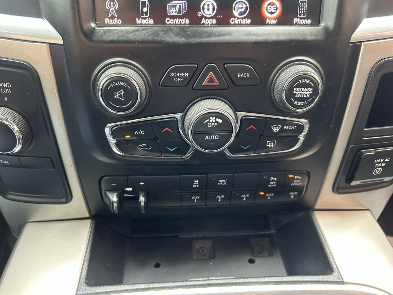 RAM 2500 Big Horn 4x4 Crew Cab 6'4" Box 2017