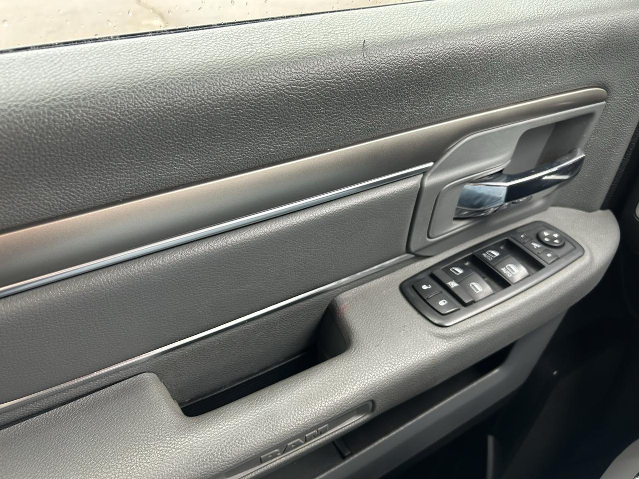 RAM 2500 Big Horn 4x4 Crew Cab 6'4" Box 2017