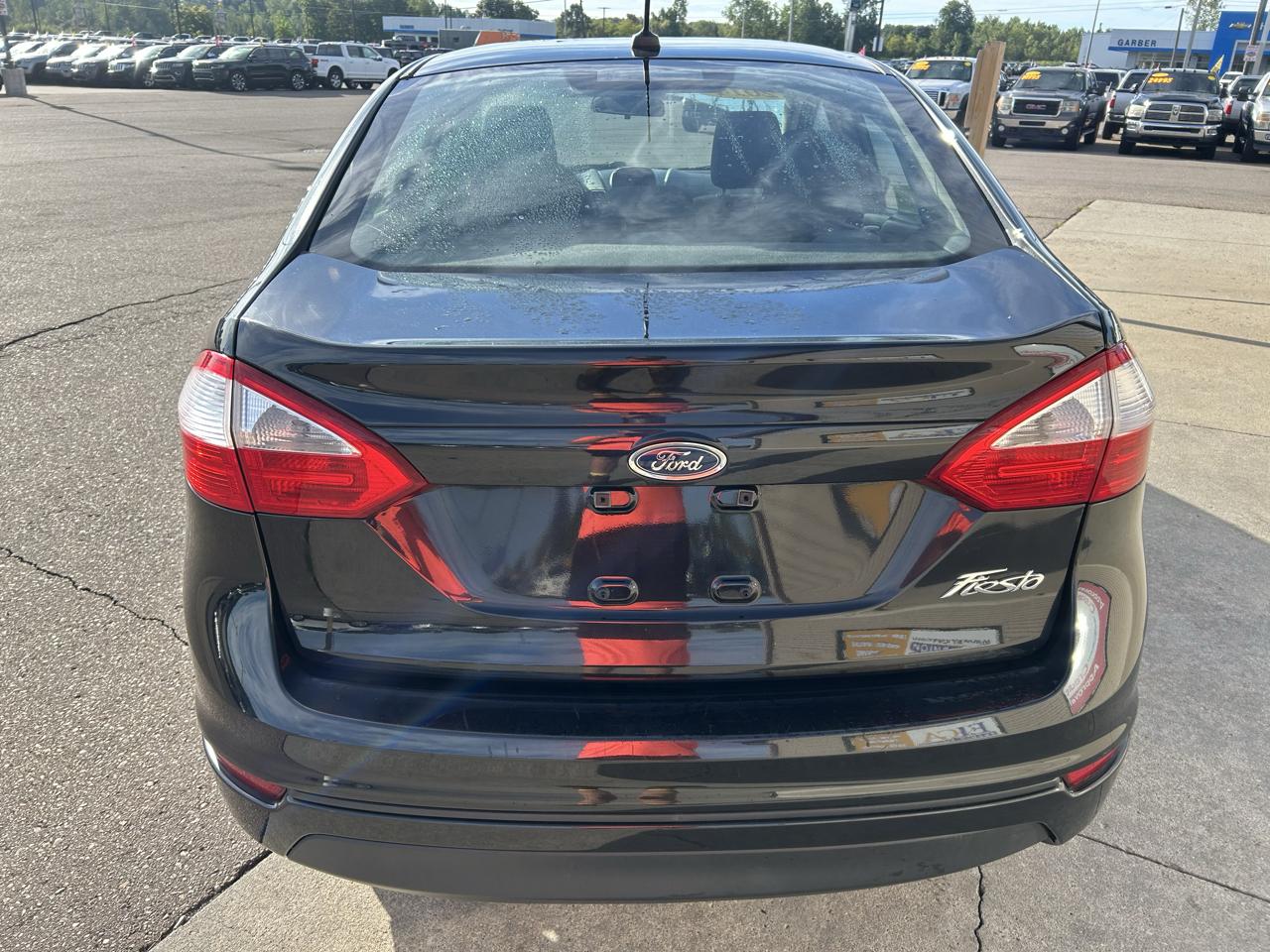 Ford Fiesta 4dr Sdn S 2014