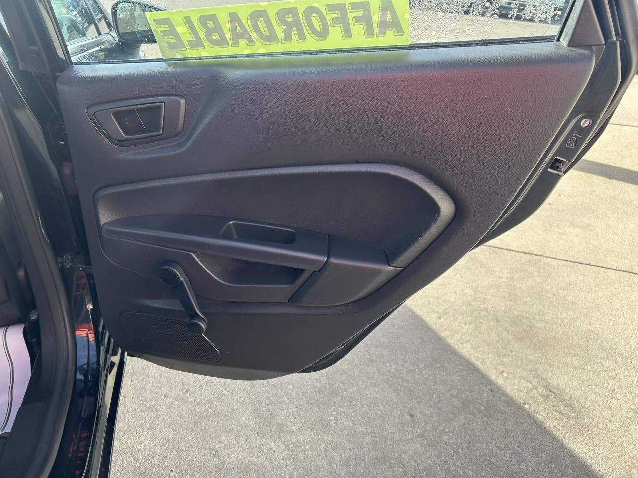 Ford Fiesta 4dr Sdn S 2014