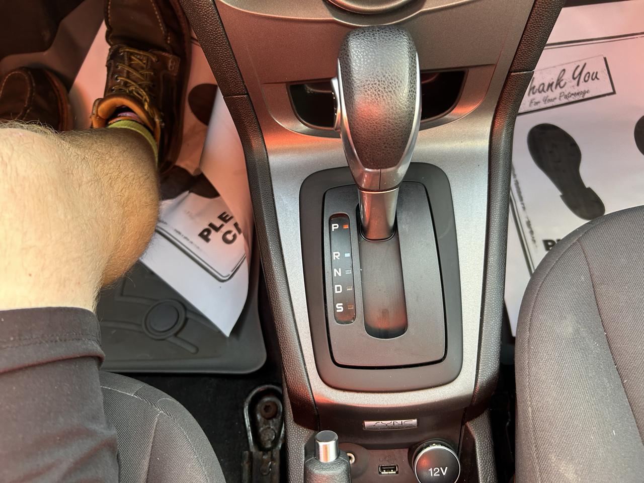 Ford Fiesta 4dr Sdn S 2014