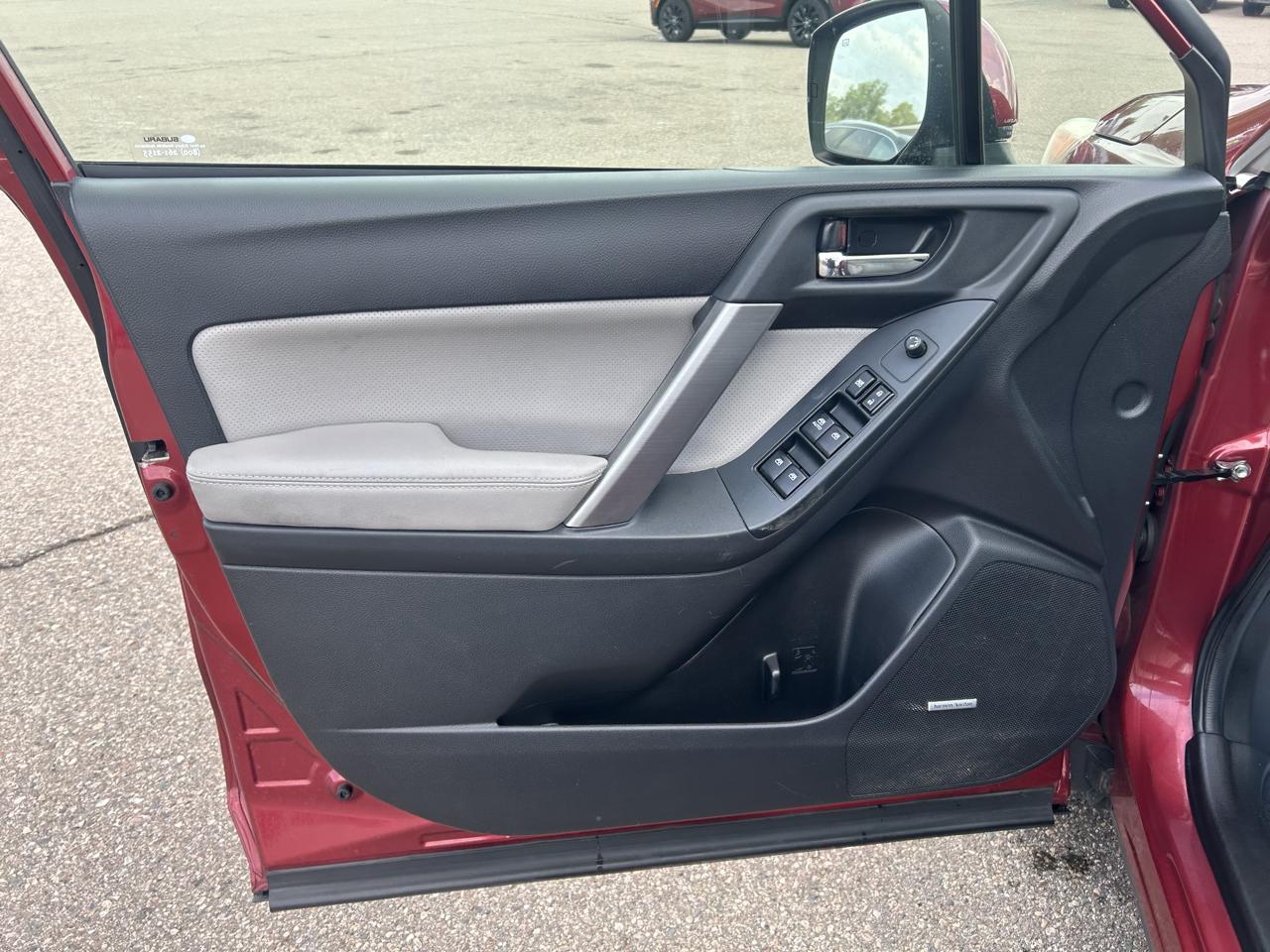 Subaru Forester 4dr CVT 2.5i Touring PZEV 2015