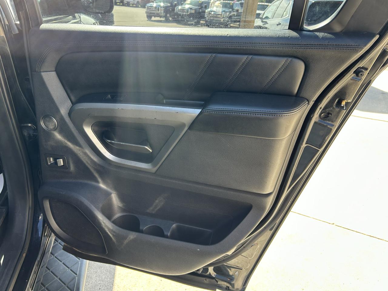 Nissan Armada 4WD 4dr Platinum 2015