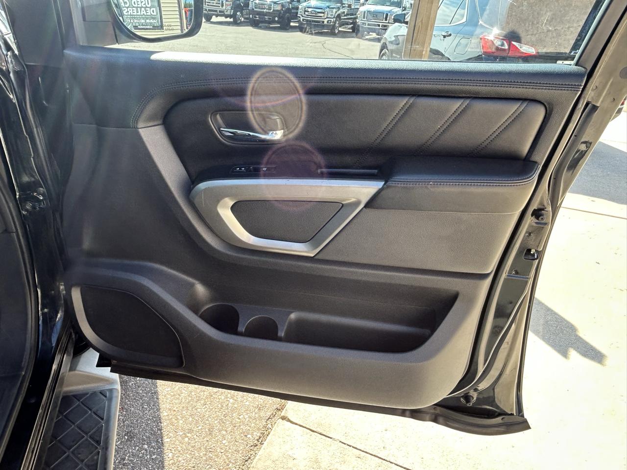 Nissan Armada 4WD 4dr Platinum 2015