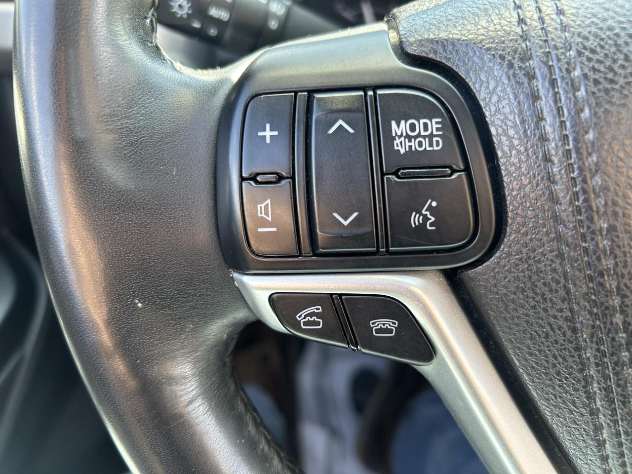 Toyota Highlander AWD 4dr V6 XLE (Natl) 2015