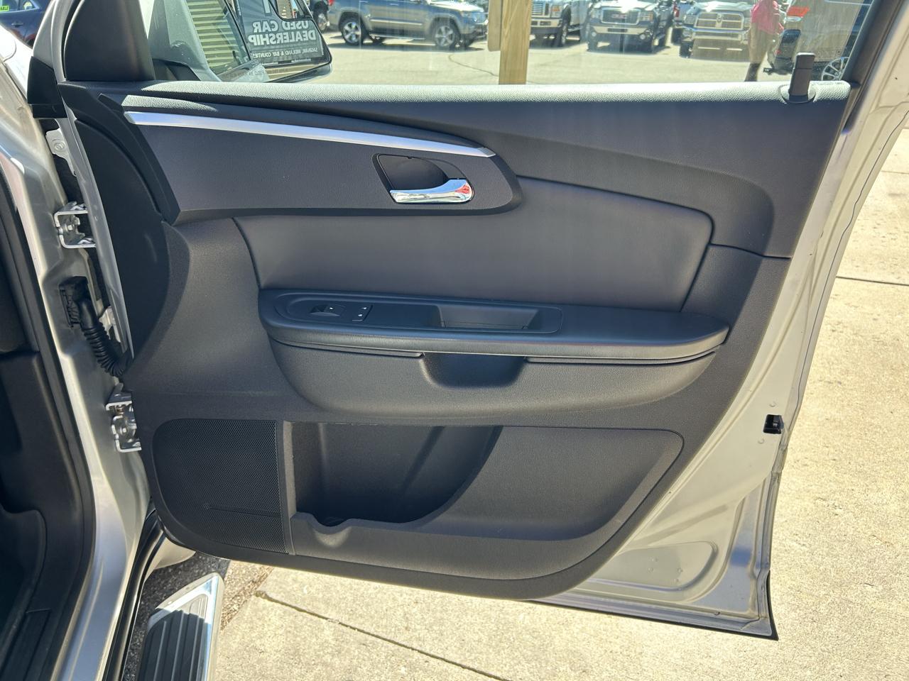 Chevrolet Traverse FWD 4dr LT w/1LT 2012