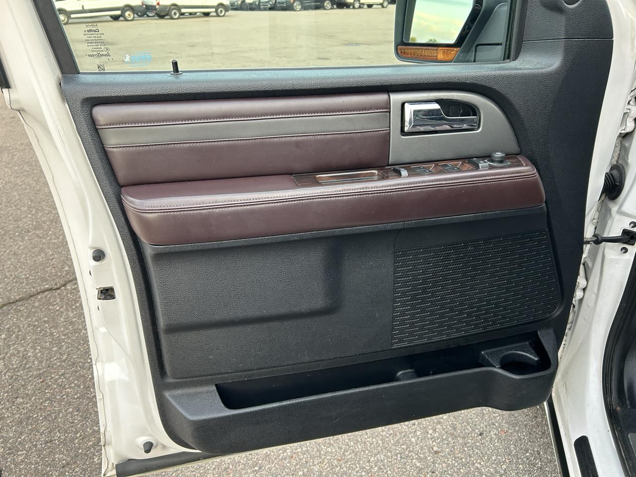 Ford Expedition 4WD 4dr Platinum 2015
