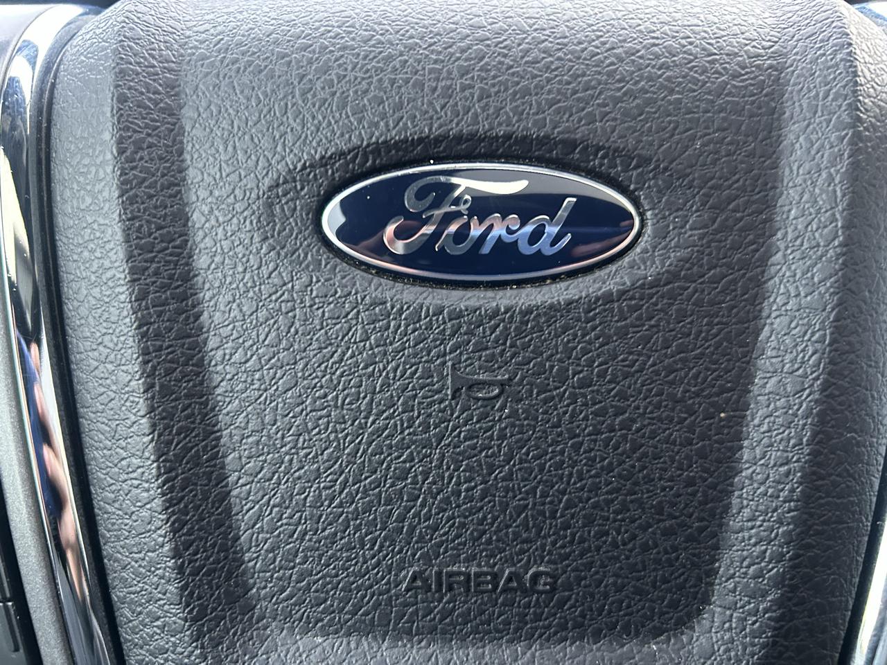 Ford Expedition 4WD 4dr Platinum 2015