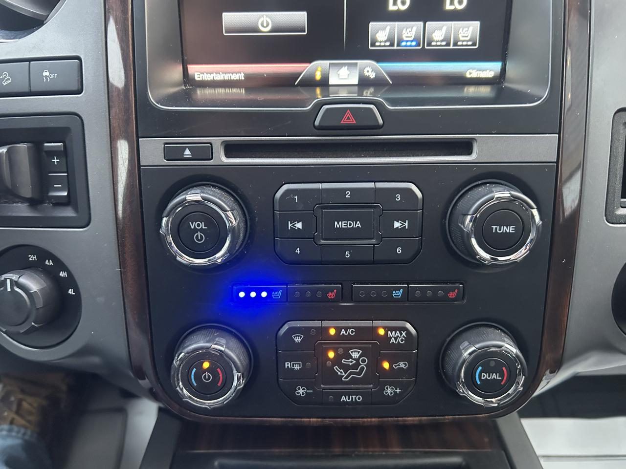 Ford Expedition 4WD 4dr Platinum 2015