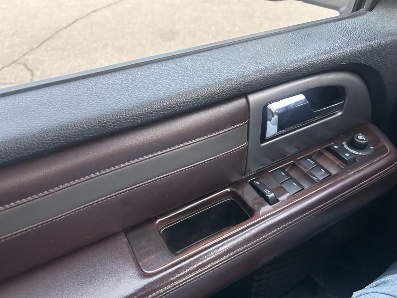 Ford Expedition 4WD 4dr Platinum 2015