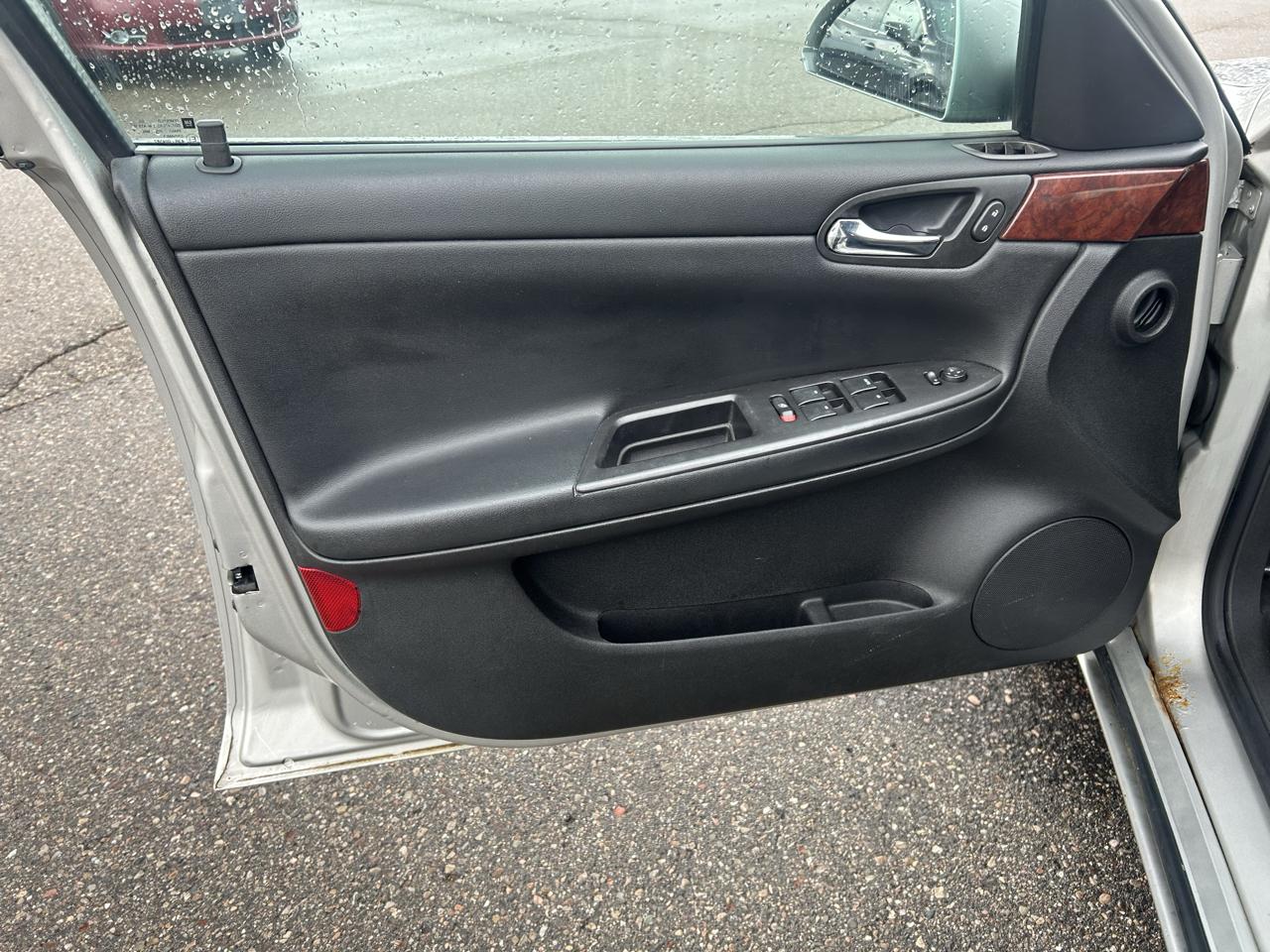 Chevrolet Impala 4dr Sdn 3.5L LT 2007