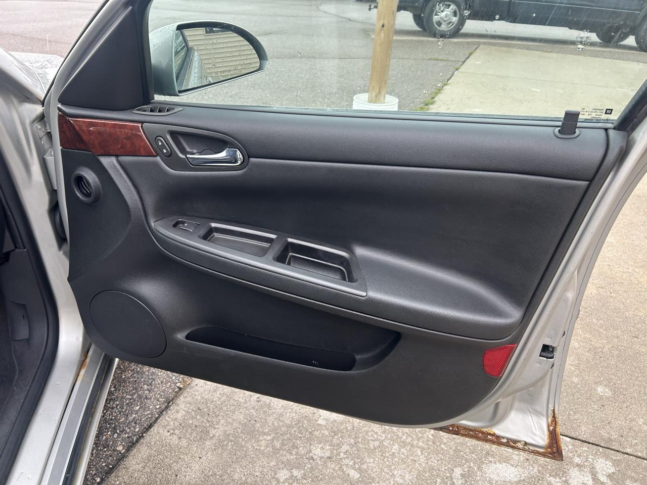 Chevrolet Impala 4dr Sdn 3.5L LT 2007
