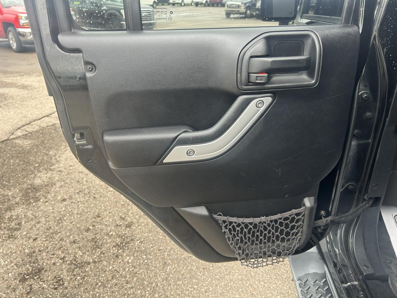Jeep Wrangler Unlimited 4WD 4dr Sahara 2016