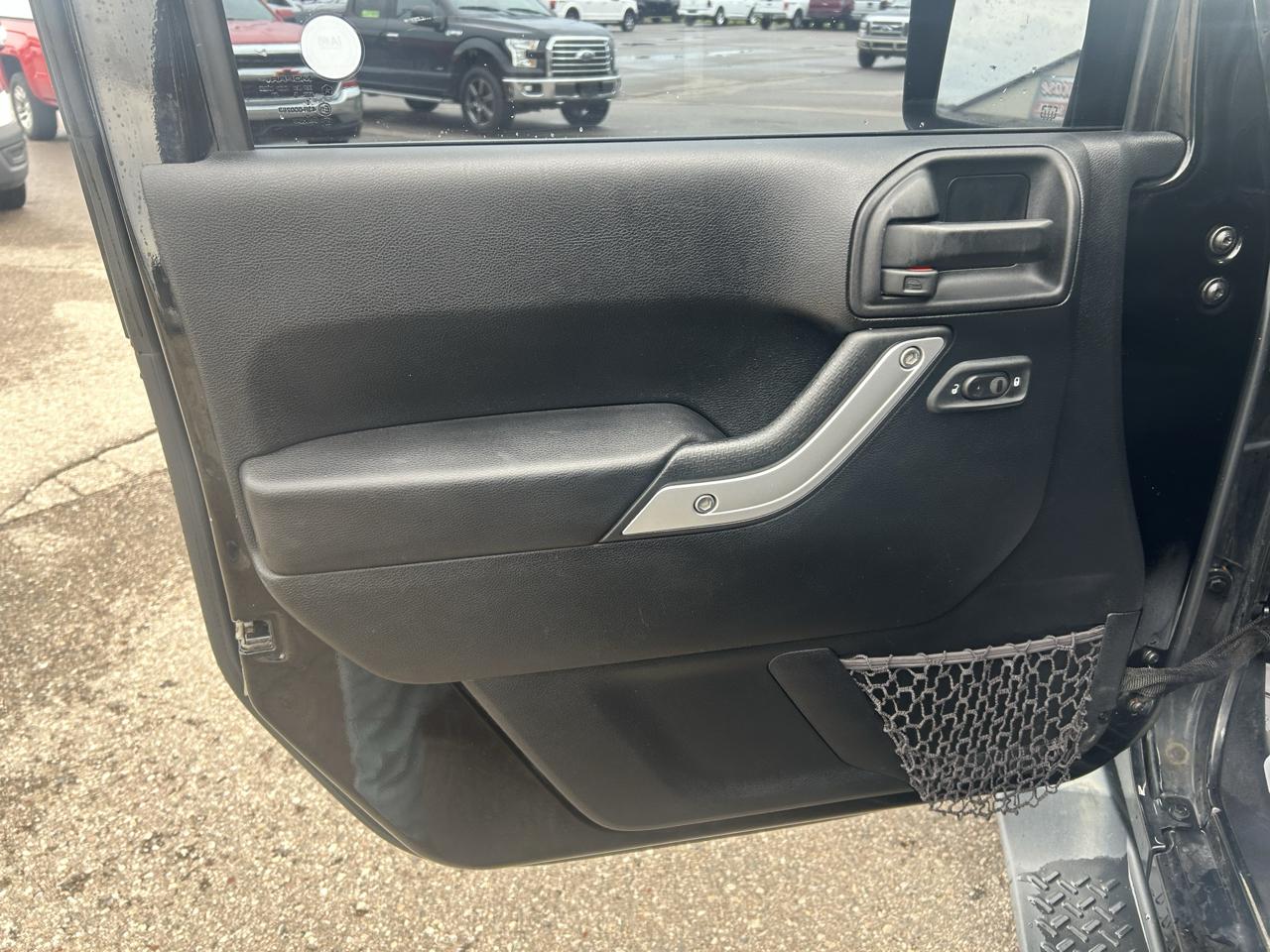 Jeep Wrangler Unlimited 4WD 4dr Sahara 2016